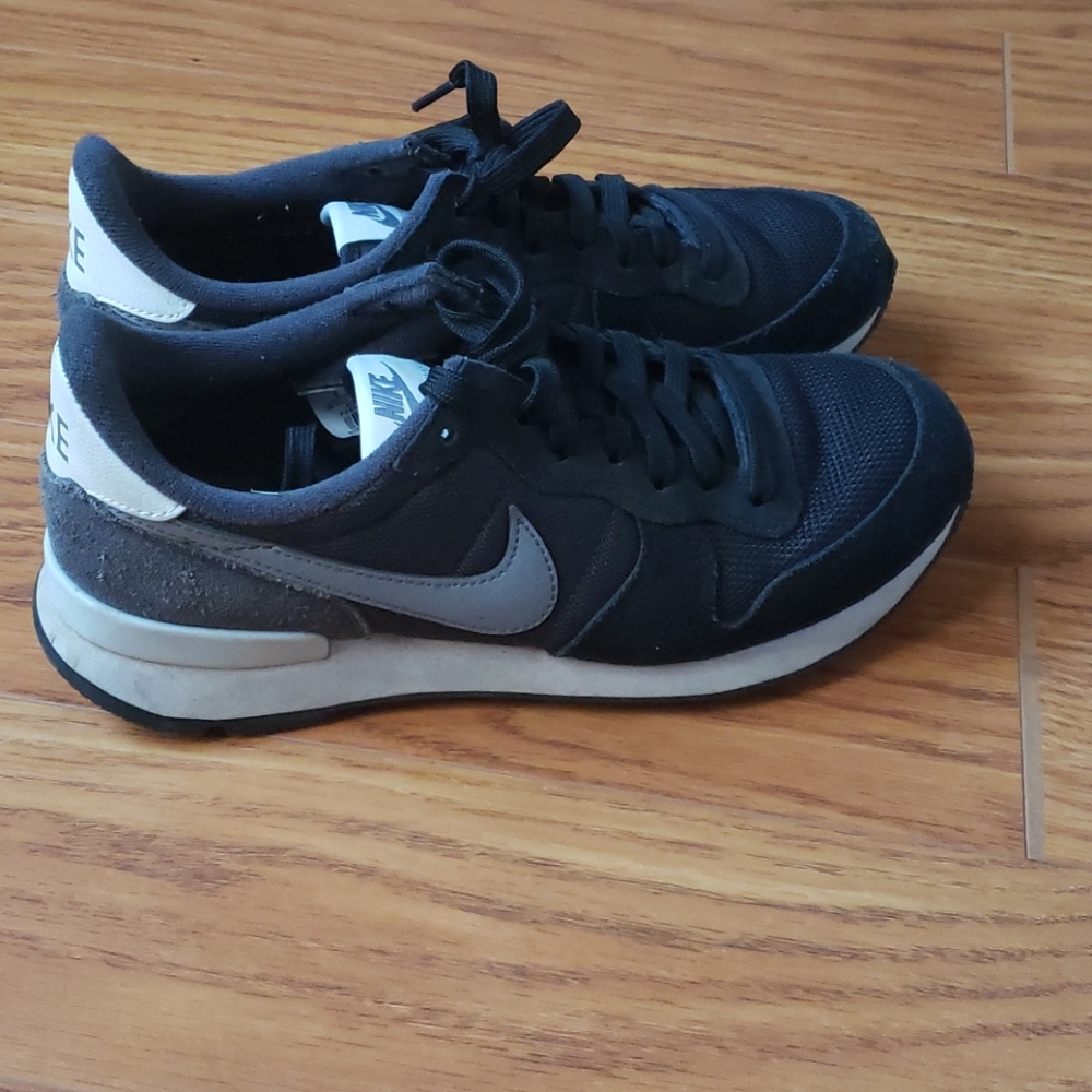 Nike shoes casual